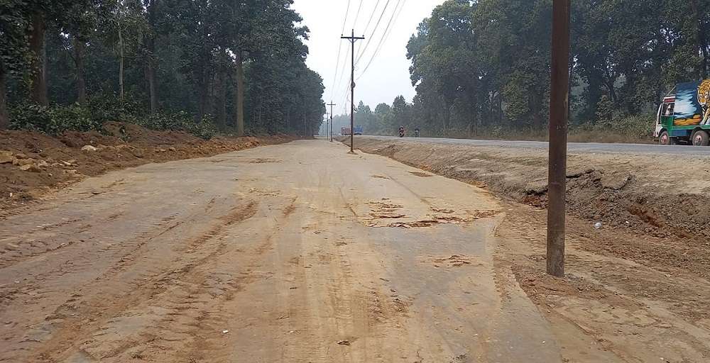 चिनियाँ ठेकेदारको लापरवाही ः नारायणगढ–बुटवल सडक अलपत्र, ठेक्का रद्ध गर्ने मन्त्री राईनको चेतावनी