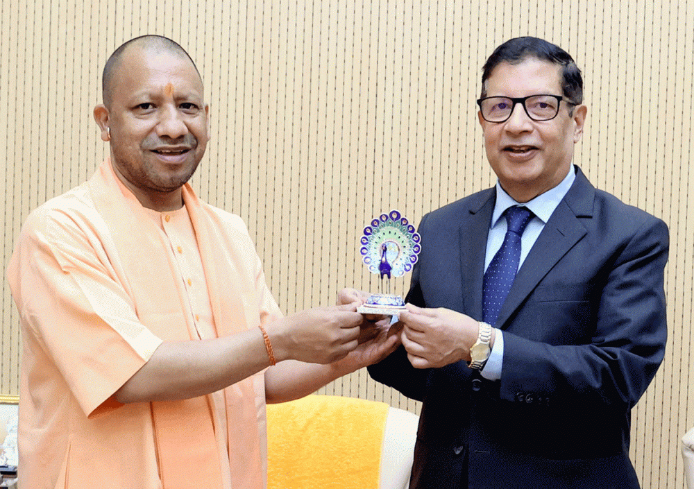 उत्तर प्रदेशका मुख्यमन्त्री आदित्यनाथसँग राजदूत शर्माको भेट