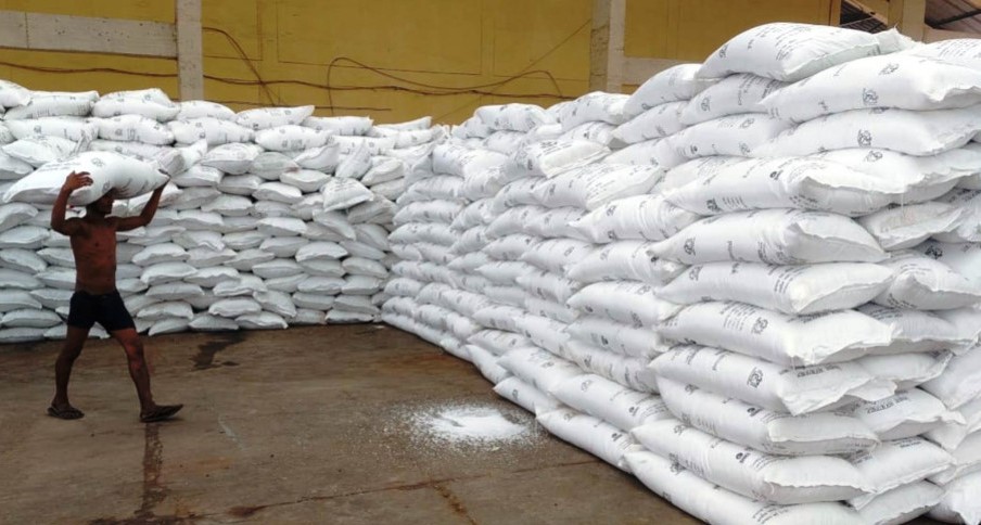 वीरगन्ज आइपुग्यो तातोपानी नाकाबाट भित्रिएको युरिया