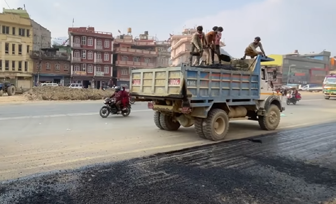 चिनियाँ पक्षले ढिलाइ गरेपछि सडक विभागले थाल्यो वसुन्धरा–वनस्थली खण्डमा नयाँ कालोपत्रे