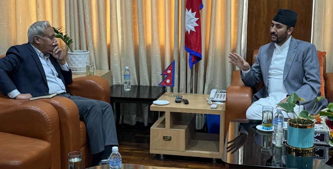 सञ्चारमन्त्री खरेलसँग भारतीय राजदूत श्रीवास्तवको शिष्टाचार भेट