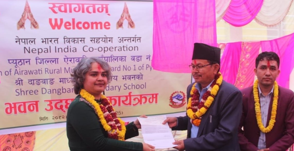 प्युठानको दाङवाङ माध्यमिक विद्यालयमा भारत सरकारद्वारा निर्मित भवनको उद्घाटन