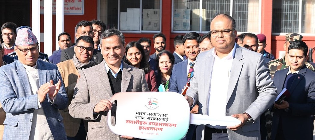 निर्वाचनका लागि भारतको सहयोग ६० भन्दा बढी पिकअप गाडी गृहमन्त्रीलाई हस्तान्तरण