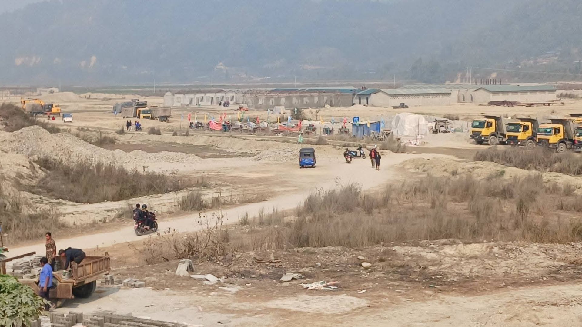 चालकलाई सेवाबाट निकालेको विषयमा गाउँलेले गरेको आक्रमणमा दुई जना नेपाली र पाँच जना चिनियाँ घाइते