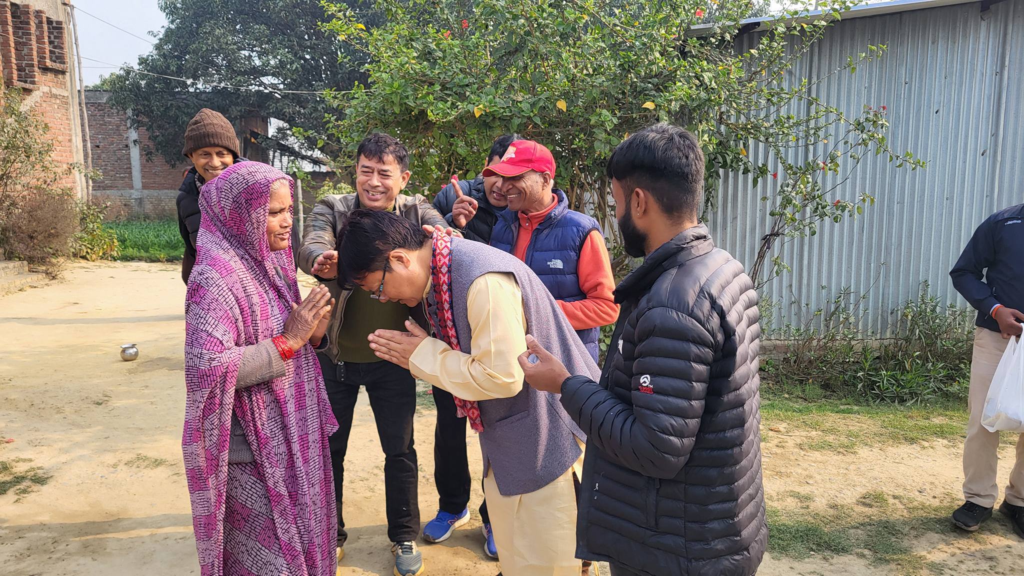 सुशील गुरुङ निरन्तर घरदैलोमा, मतदातामा उत्साह