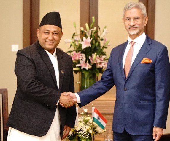 परराष्ट्रमन्त्री खनाल र भारतीय विदेशमन्त्री जयशंकरबीच मोरिससमा भेटवार्ता