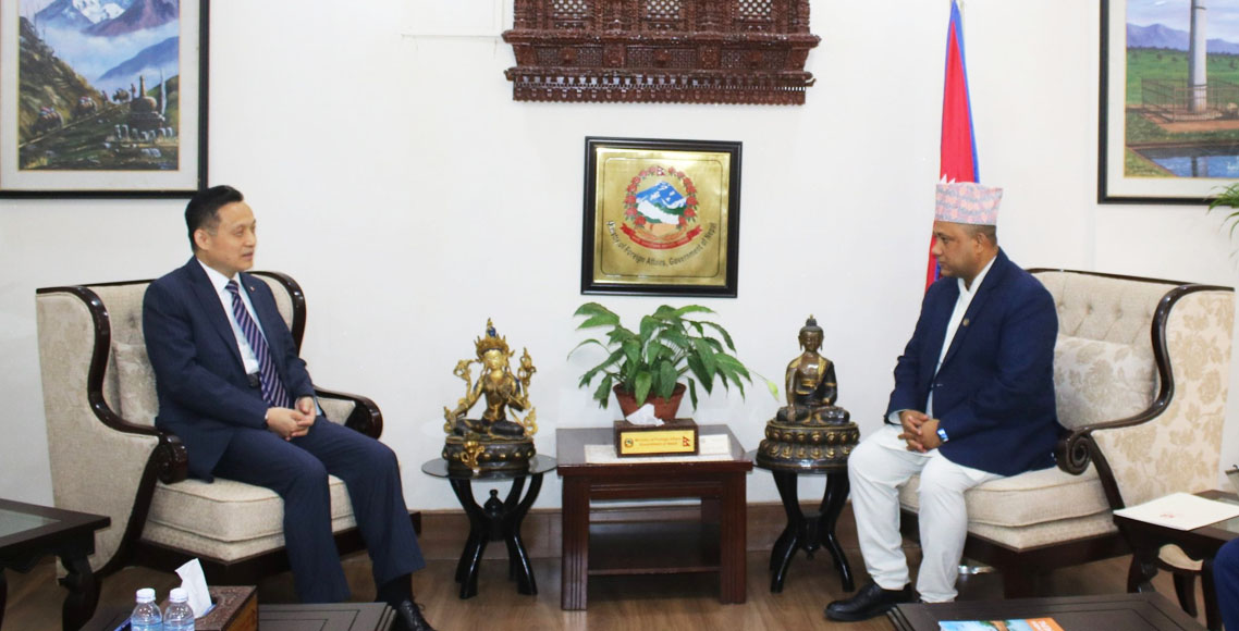चिनियाँ राजदूतले परराष्ट्रमन्त्रीलाई भेटेर दिए बेइजिङको शुभकामना सन्देश