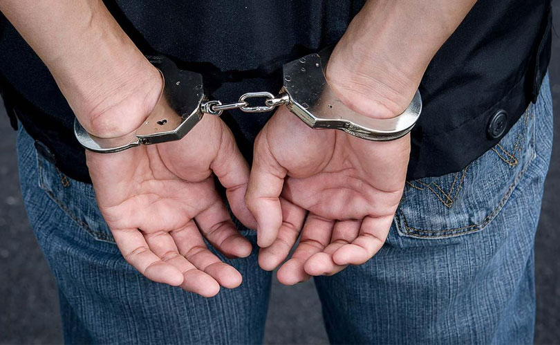 ज्याकेट बेच्दाबेच्दै नवलपुर बाट चिनियाँहरू पक्राउ