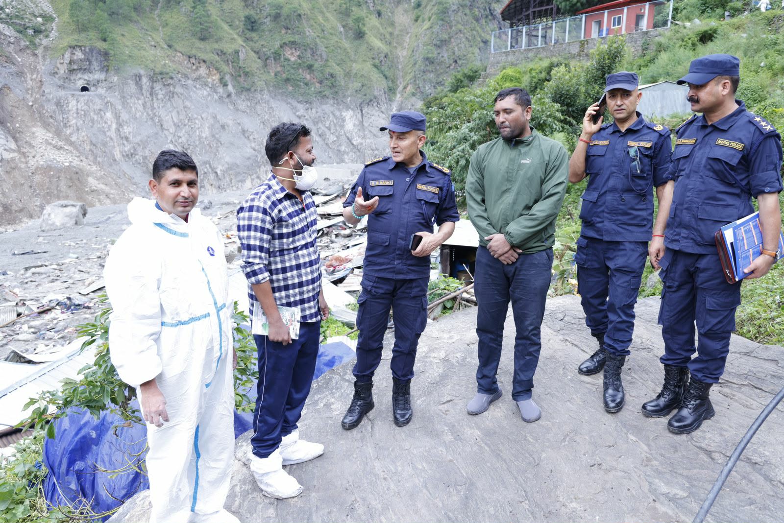प्रहरी महानिरीक्षक कार्कीले गरे बाढी प्रभावित जिल्लाहरूको स्थलगत अवलोकन